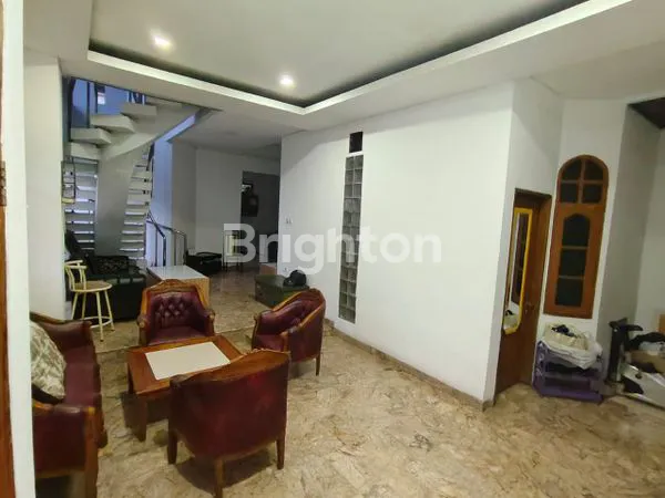 image RUMAH 2 LANTAI FULL FURNISHED DEKAT SEKOLAH DI KOMPLEK ONE GATE SYSTEM KEMBANGAN BARU DEKAT PURI INDAH (3)