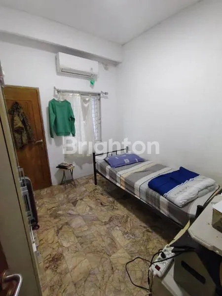 image RUMAH 2 LANTAI FULL FURNISHED DEKAT SEKOLAH DI KOMPLEK ONE GATE SYSTEM KEMBANGAN BARU DEKAT PURI INDAH (6)