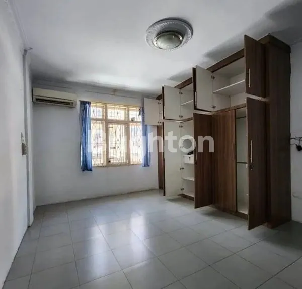 image RUMAH BERBENUK RUKO BERTINGKAT 2  (5)