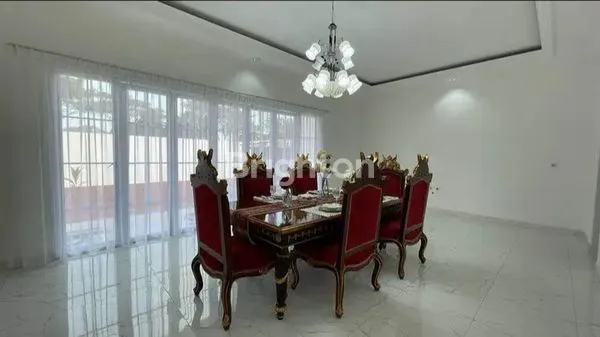 image RUMAH DESAIN AMERICA CLASSIC BARU MURAH DI SUVARNA SUTERA CIKUPA (7)