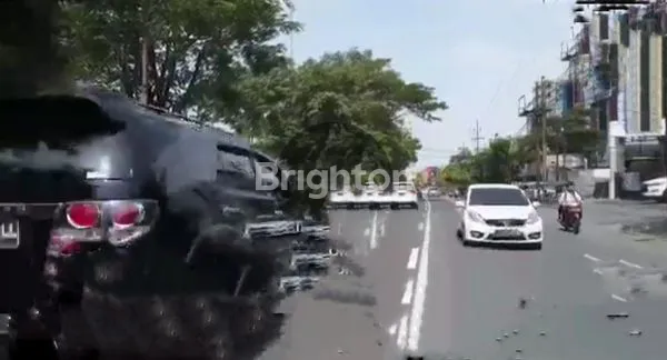 image RUMAH TEMPAT USAHA 1,5 LANTAI LOKASI  DI TENGAH KOTA (2)