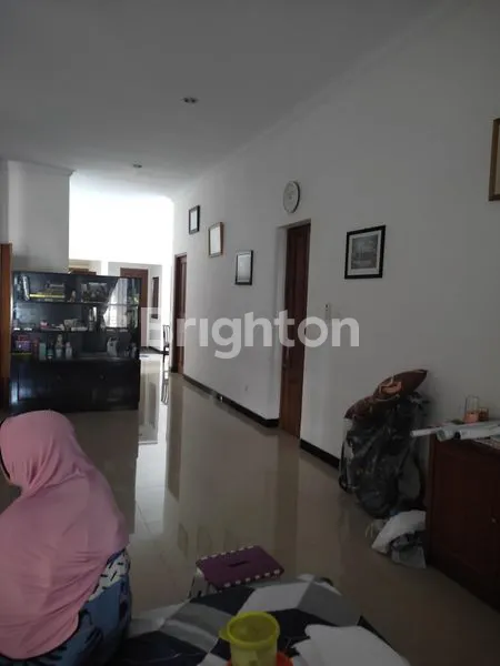 image RUMAH MEWAH DEKAT KOTA (8)