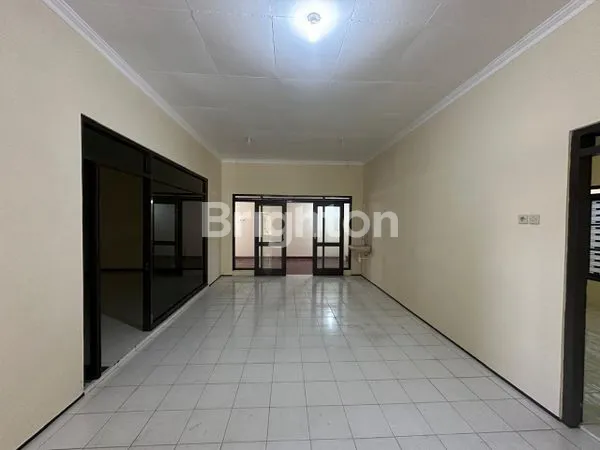 image RUMAH LUAS 1 LANTAI HABIS RENOV COCOK UNTUK KANTOR ATAU RUMAH TINGGAL (4)