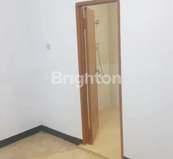 image RUMAH 2 LANTAI DAN 2 CARPORT DALAM KOMPLEK ONE GATE SYSTEM DI KEMBANGAN BARU (7)