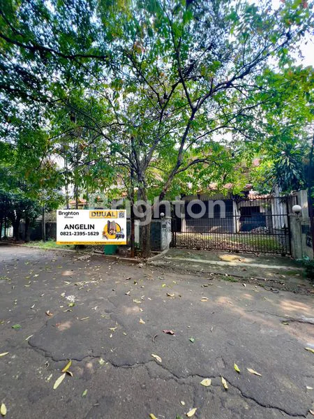 TURUN HARGA! RUMAH TUA HITUNG TANAH KAWASAN ELIT SIMPRUG, JAKARTA SELATAN. BELAKANG MALL SENAYAN CITY