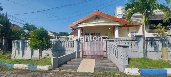 image RUMAH 2 LANTAI HOEK PBI ARAYA (1)