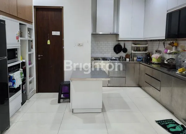 image RUMAH LUAS 3 LANTAI DENGAN KOLAM RENANG PRIBADI DI LOKASI ASRI ALAM SUTERA (4)