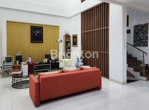 image RUMAH LUAS 3 LANTAI DENGAN KOLAM RENANG PRIBADI DI LOKASI ASRI ALAM SUTERA (5)