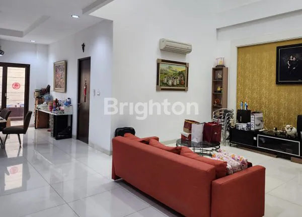 image RUMAH LUAS 3 LANTAI DENGAN KOLAM RENANG PRIBADI DI LOKASI ASRI ALAM SUTERA (8)