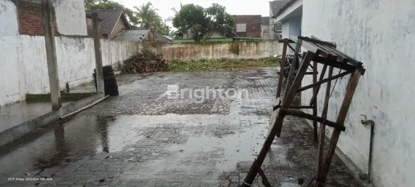 image BANGUNAN TENGAH KOTA NOL JALAN (4)