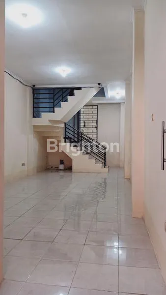 image RUMAH JELAMBAR SIAP HUNI 3,5 LANTAI BEBAS BANJIR (3)