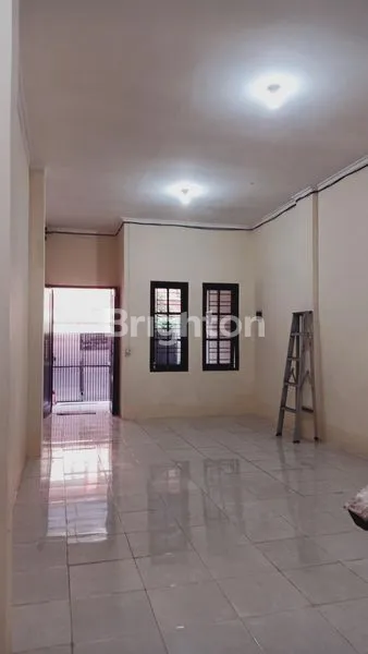 image RUMAH JELAMBAR SIAP HUNI 3,5 LANTAI BEBAS BANJIR (2)