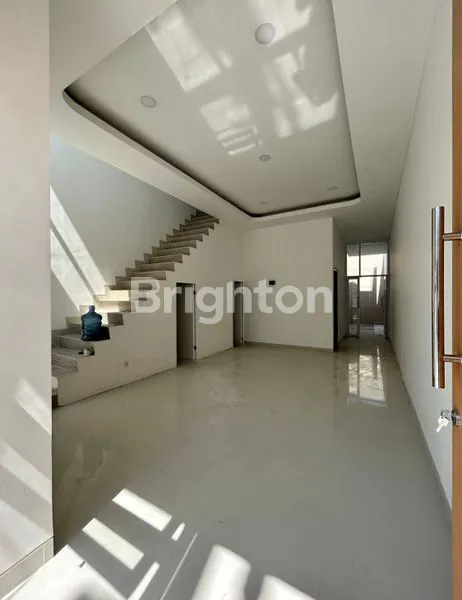 image RUMAH TERBARU DAN MEWAH DIBAWAH 2M DAERAH RUNGKUT SBY TIMUR (1)
