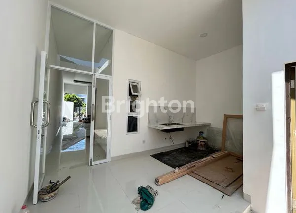 image RUMAH TERBARU DAN MEWAH DIBAWAH 2M DAERAH RUNGKUT SBY TIMUR (6)