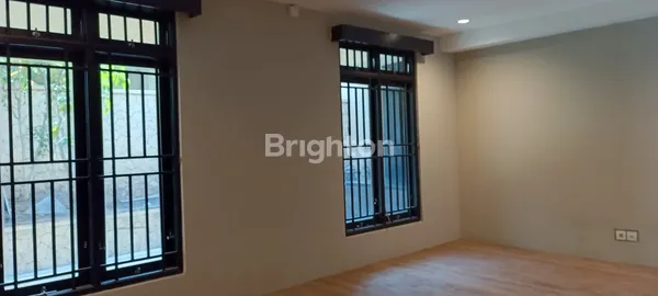 image RUMAH 2 LANTAI STYLE MODERN DI DEKAT SESETAN (4)