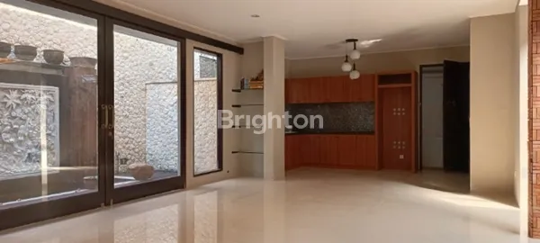 image RUMAH 2 LANTAI STYLE MODERN DI DEKAT SESETAN (5)