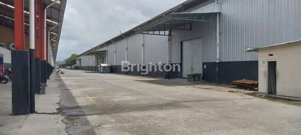 image GUDANG WAREHOUSE SIAP PAKAI  LB 5000 BISA MENCAPAI LB 9000 M2 BISA UNTUK PRODUKSI , AKSES CONTAINER , LOKASI GUDANG BERSIH (6)