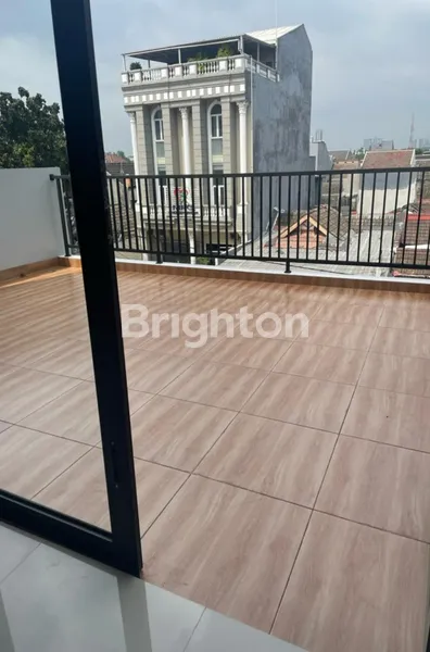 image RUKO BARU 3 LANTAI BSD TURUN HARGA BISA GANDENG ADA BALKON LOKASI HADAP JALAN (8)