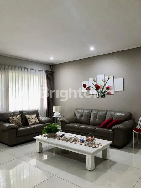 image RUMAH FURNISH SANGAT MEWAH DI CLUSTER JALAN UTAMA GRAHA FAMILY. SELANGKAH LOOP SPAZIO, PTC, PAKUWON MALL, DIAN ISTANA. TENGAH KOTA SURABAYA BARAT JAWA TIMUR (2)