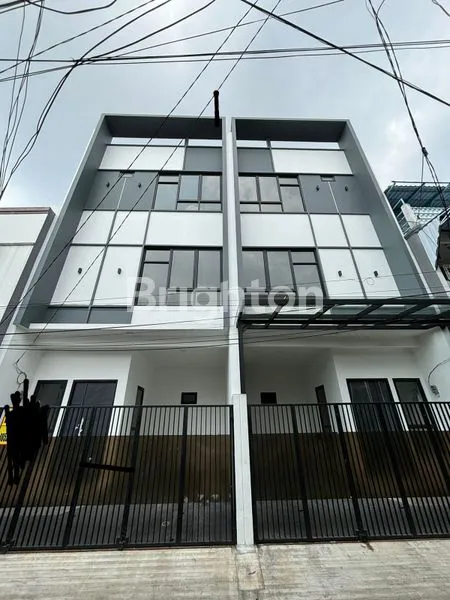 image RUMAH BARU 3 LT DAERAH TANJUNG DUREN (1)