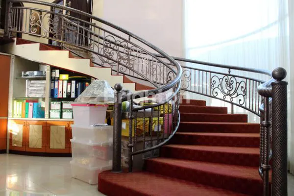 image RUMAH 2.5 LANTAI (3)