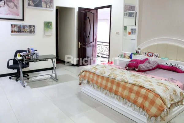 image RUMAH 2.5 LANTAI (8)