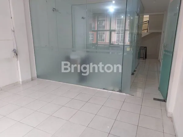 image RUKO CITYWALK GRAND PALM RESIDENCE DURI KOSAMBI JAKARTA BARAT 3 LANTAI TERLETAK DI AREA BISNIS KOMERSIAL DAN PUSAT KERAMAIAN. (7)