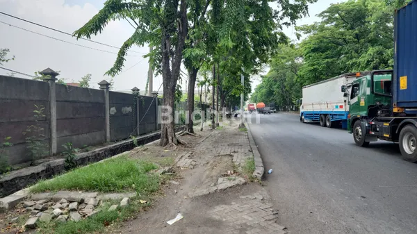 image TANAH DI JALAN RAYA MARGOMULYO SURABAYA, COCOK UNTUK PERGUDANGAN, LAHAN KOMERSIAL DEKAT DENGAN GRESIK, AKSES TOL, PELABUHAN TANJUNG PERAK (3)