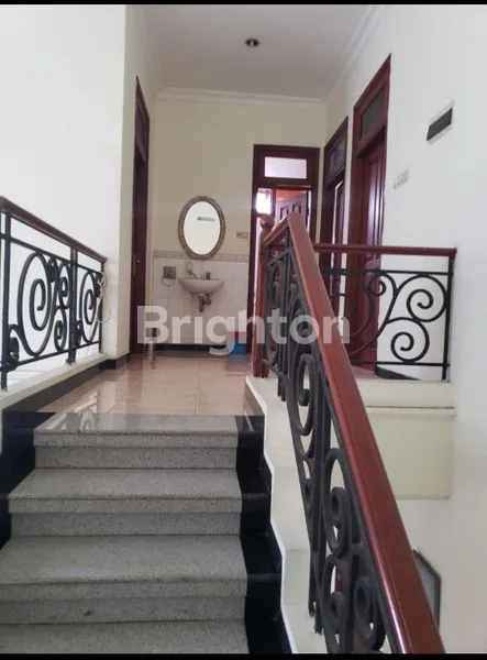 image RUMAH SECOND TERAWAT DI VILA BUKIT MAS SURABAYA BARAT (4)