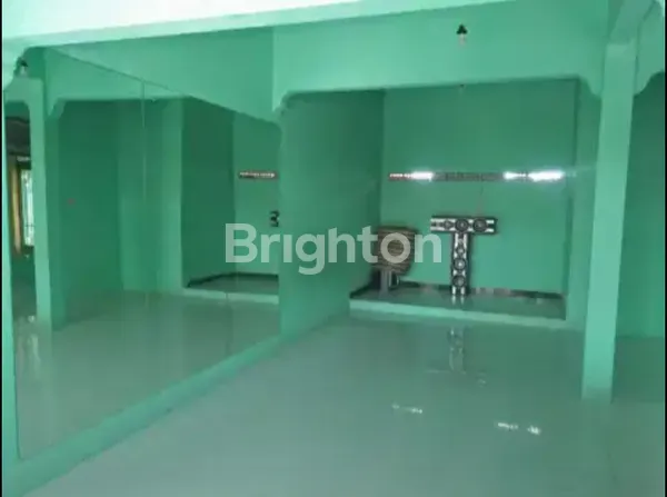 image JUAL SEGERA RUMAH DENGAN LOKASI STRATEGIS (6)