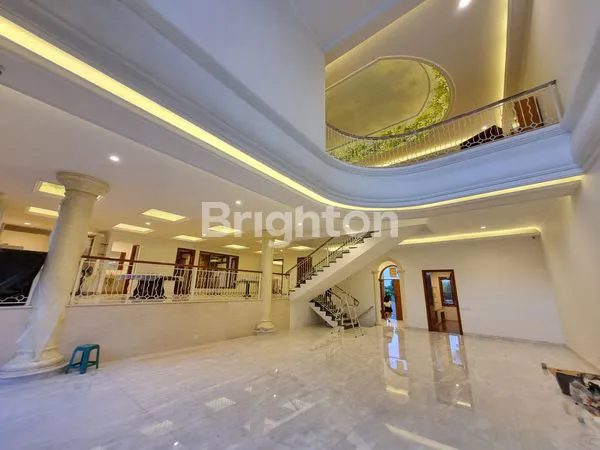 image MEWAH! RUMAH ISTANA ALA EROPA CLASSIC DEKAT PAKUWON CITY SURABAYA TIMUR (2)