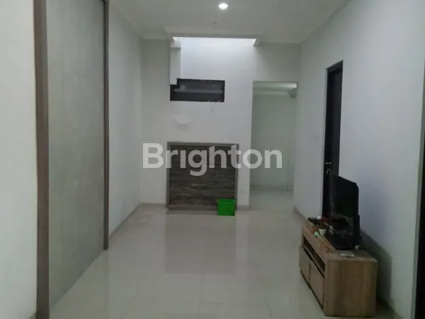 image RUMAH 1.5 LANTAI TURUN HARGA SPECIAL NIH DAERAH SUTOREJO (1)