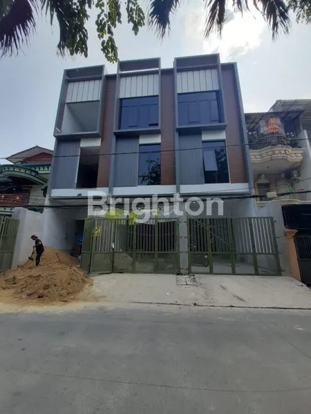 image RUKAN 4.5 LANTAI BANGUNAN BARU DI JELAMBAR (1)