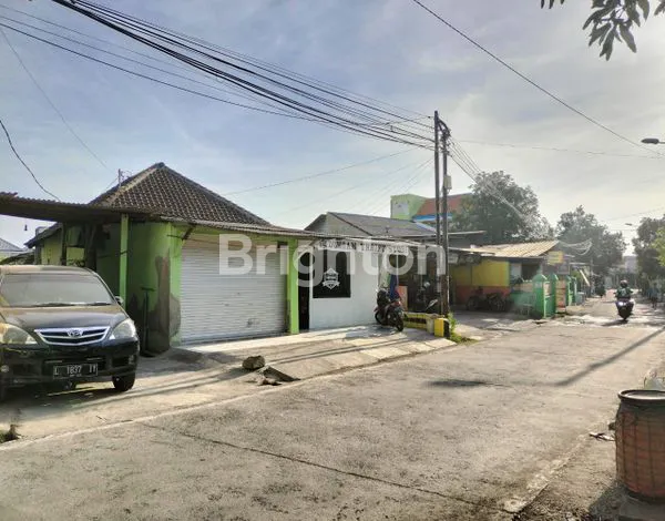 image TANAH ADA BANGUNAN MEPET RAYA WARU LOKASI STRATEGIS (1)