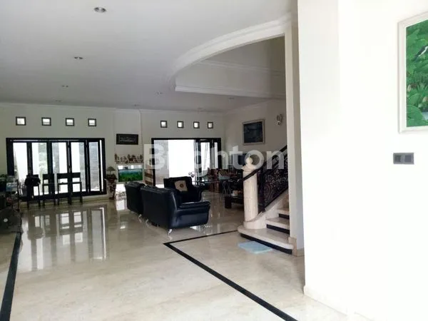 image RUMAH LUAS 2 LANTAI CLASSIC MINIMALIS VERY-VERY LUXURY (3)