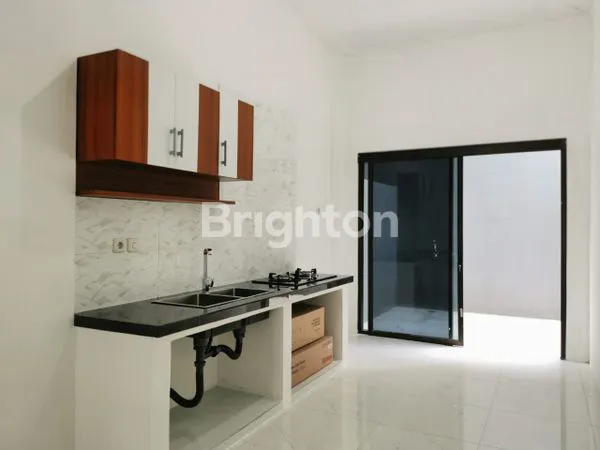 image RUMAH BARU 3 LANTAI SIAP HUNI DI JELAMBAR (3)