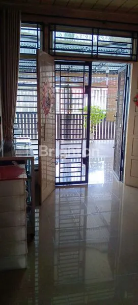 image RUMAH MEWAH 2 LANTAI DEKAT JALAN RIAU UJUNG (2)