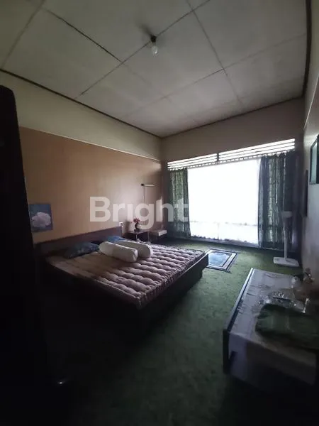 image RUMAH BESAR DENGAN TANAH LUAS DI JL SUMEDANG KEPANJEN (3)