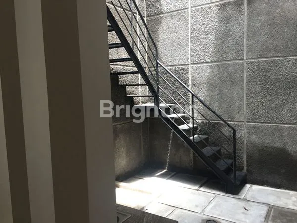 image RUMAH BARU 2LANTAI GAYUNGSARI SURABAYA (5)