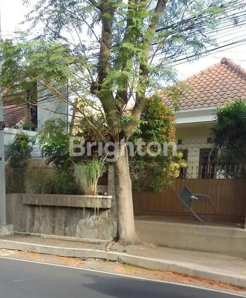 image RUMAH DIJUAL DI TIDAR PINGGIR JALAN BESAR, CARPORT 2 MOBIL, GARASI (1)