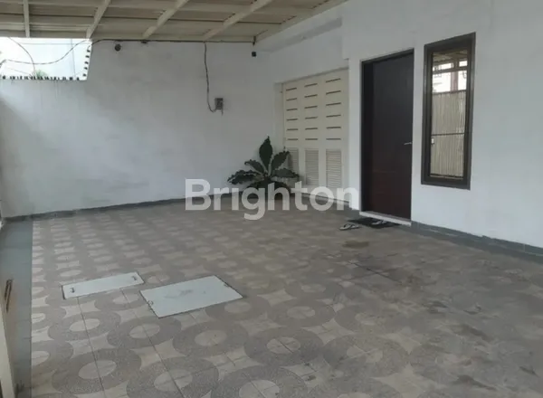 image RUMAH 2 LANTAI LEBAR 12 MANYAR TIRTO CARPORT 3 MOBIL, ROW JALAN 3 MOBIL, DEKAT SEKOLAH, KAMPUS, JALAN UTAMA (2)