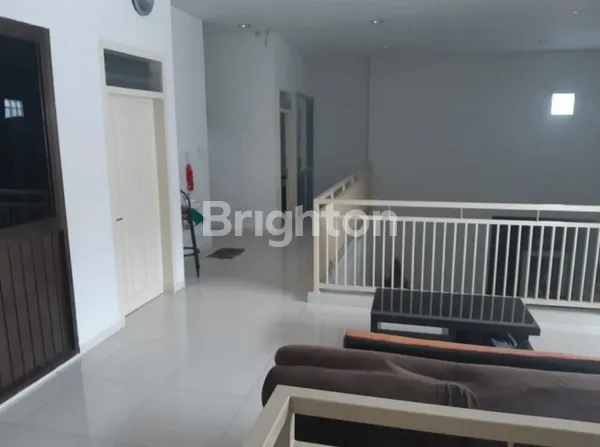 image RUMAH 2 LANTAI LEBAR 12 MANYAR TIRTO CARPORT 3 MOBIL, ROW JALAN 3 MOBIL, DEKAT SEKOLAH, KAMPUS, JALAN UTAMA (5)