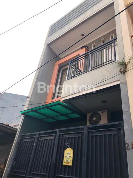 image RUMAH TIGA LANTAI (1)