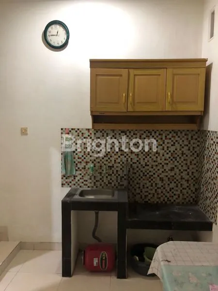 image RUMAH TIGA LANTAI (3)