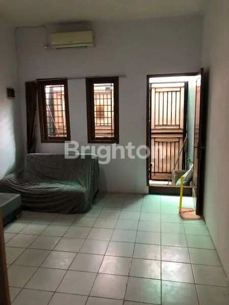 image RUMAH TIGA LANTAI (4)