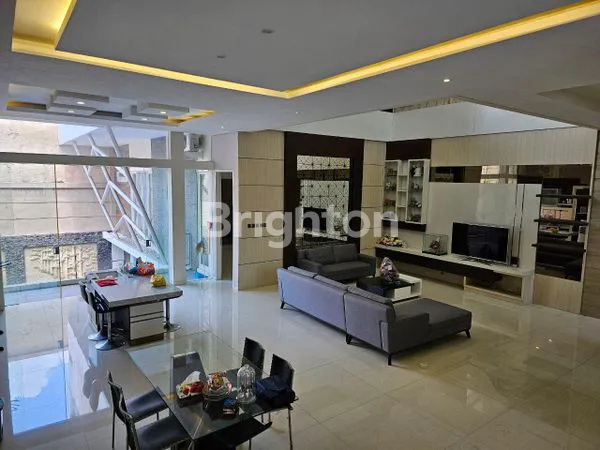 image ISTANA DIENG RUMAH EKSLUSIF FULL FURNISH DEKAT CLUB HOUSE (3)