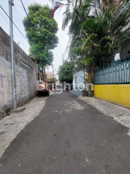 image RUMAH 3 LANTAI PETOJO SELATAN (4)