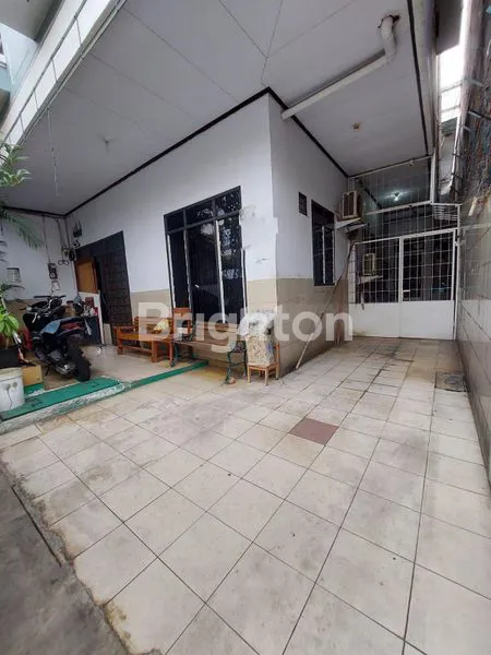 image RUMAH 3 LANTAI PETOJO SELATAN (2)
