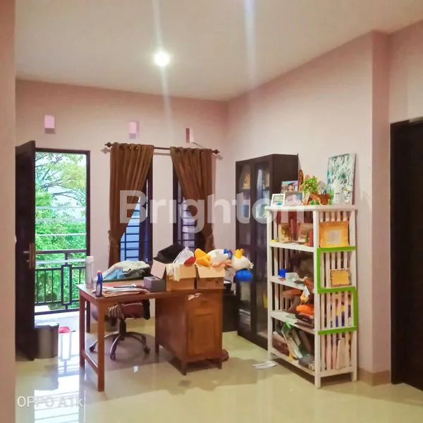 image RUMAH CANTIK 2 LANTAI DEKAT HIGHSCOPE SCHOOL (5)