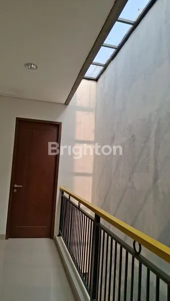 image RUMAH BAGUS MINIMALIS KAV DKI MERUYA JAKARTA BARAT (8)